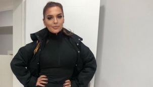 20li yaşlar akımına dahil olan Demet Akalın, yüzünün yandığı bir pozunu paylaştı