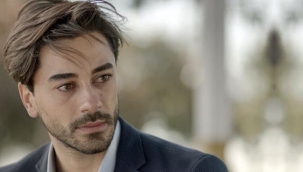 Ünlü oyuncu Gökhan Alkanın aynı mahallede oturmak için ev aldığı dedesi vefat etti