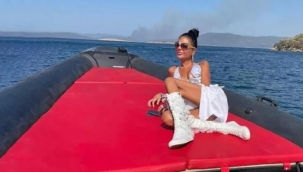 Bodrumda yanan ormanın dumanına aldırış etmeden pozlar veren Süreyya Yalçın, tepki çeken paylaşımı sildi