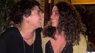 Senem Kuyucuoğlu, kız arkadaşıyla dudak dudağa poz verdi