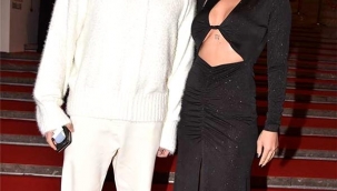 İrem Derici, ödül törenine eski sevgilisi Genco Ecer ile katıldı