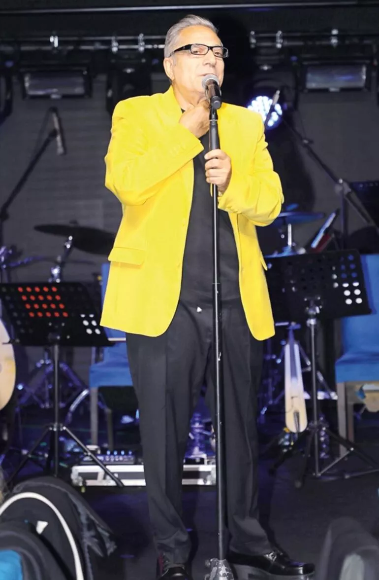 H Grup'un Türk müşterileri için Günay Restoran'da düzenlediği gecenin sunuculuğunu Mehemet Ali Erbil yaptı!