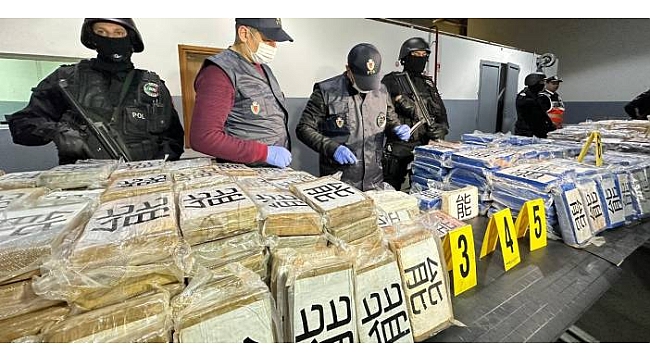 Türkiye ve AB'ye muz içinde tonlarca kokain gönderen çete çökertildi